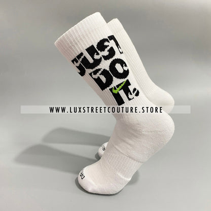 NlKE JUST DO IT CREW SOCKS ( 3 PAIRS )