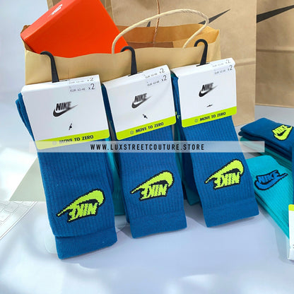 NlKE LOGO CREW SOCKS (3 PAIRS)