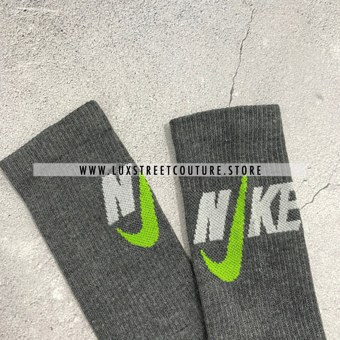 NlKE JUST DO IT CREW SOCKS ( 3 PAIRS )