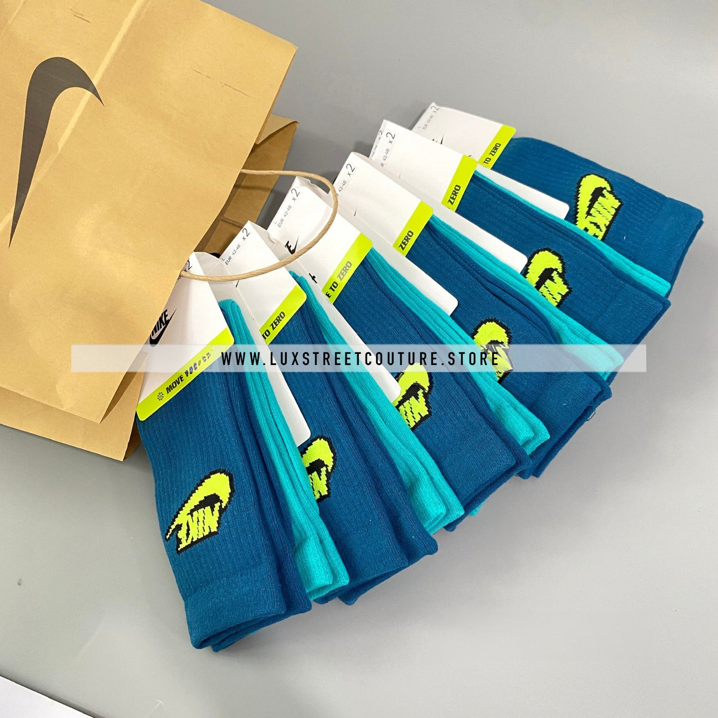 NlKE LOGO CREW SOCKS (3 PAIRS)