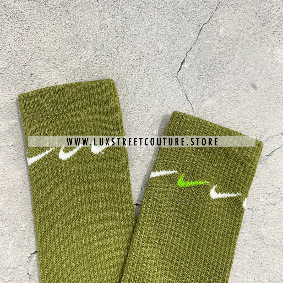 NlKE JUST DO IT CREW SOCKS ( 3 PAIRS )